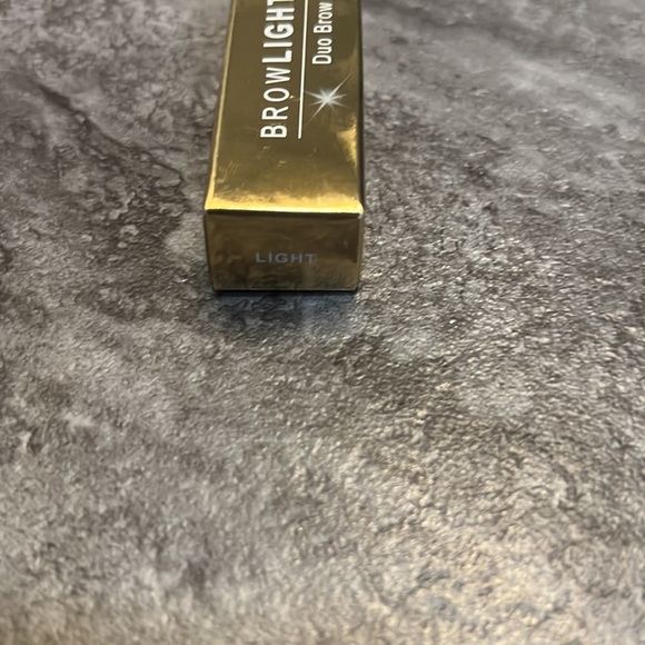 BROW BAR BY REEMA Browlights, Camera, Action Duo Brow Highlighter
Light - Picture 3 of 3